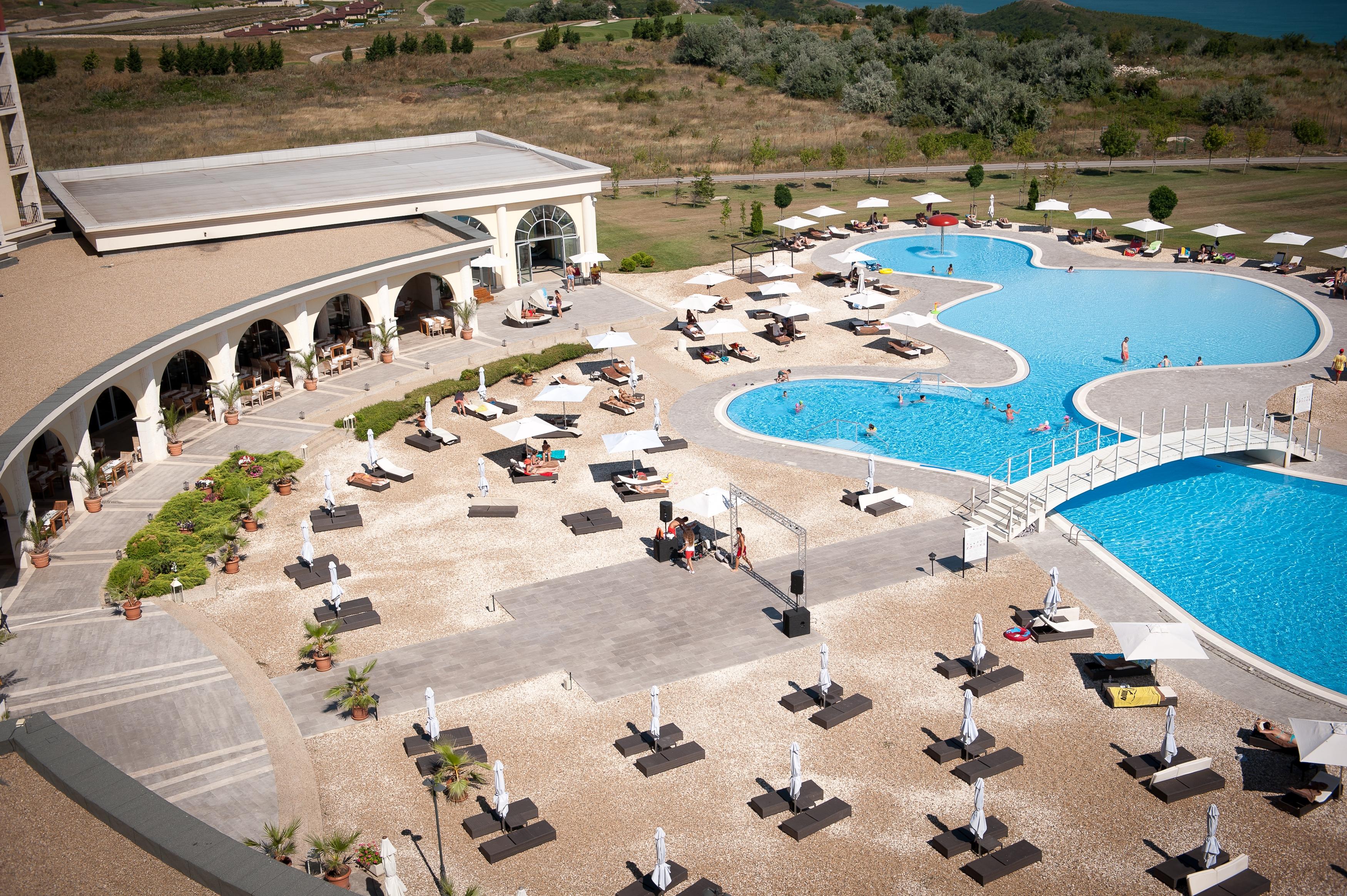 Lighthouse Golf & Spa Hotel Balçık Dış mekan fotoğraf The swimming pool at the hotel