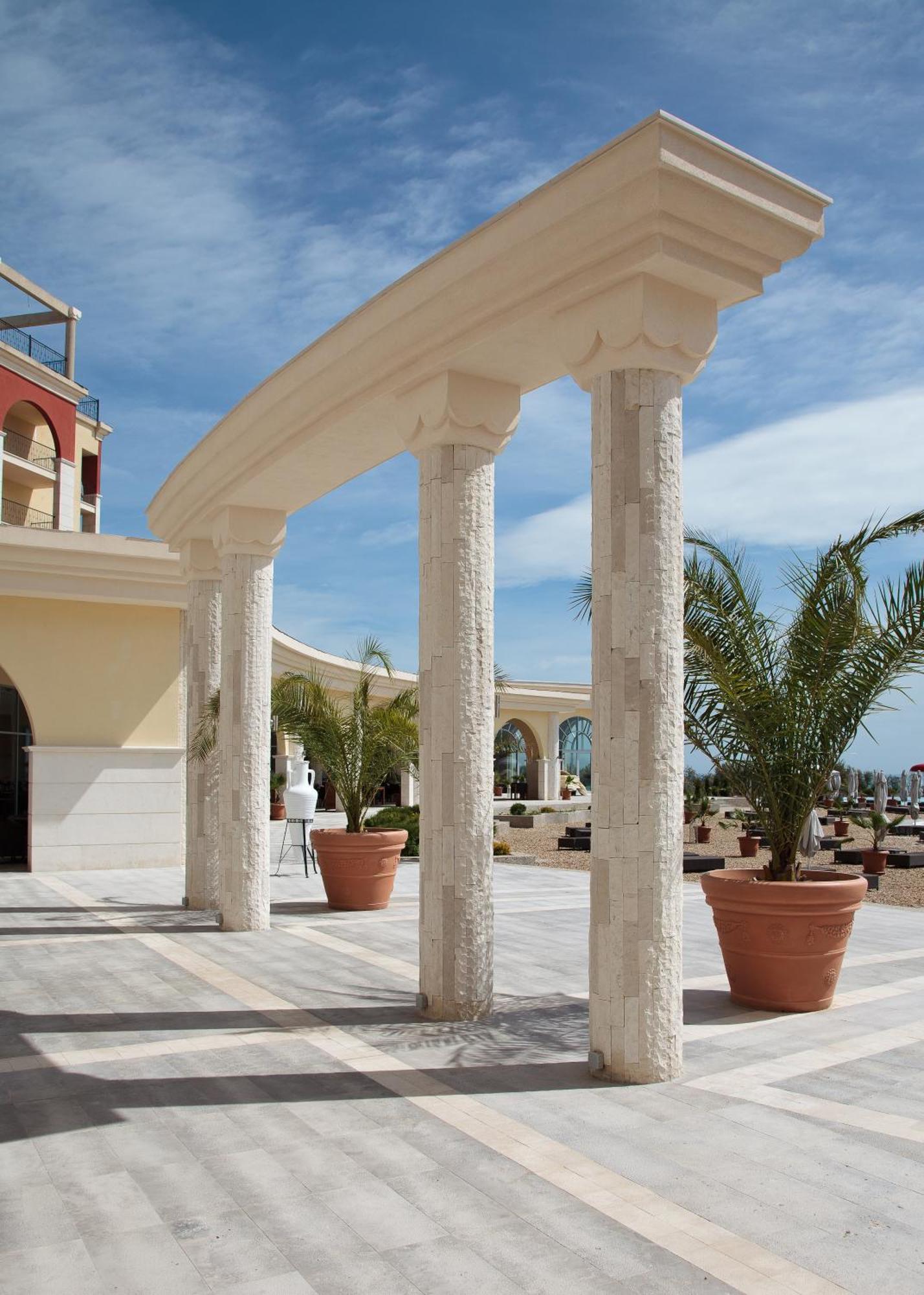 Lighthouse Golf & Spa Hotel Balçık Dış mekan fotoğraf Columns made of limestone