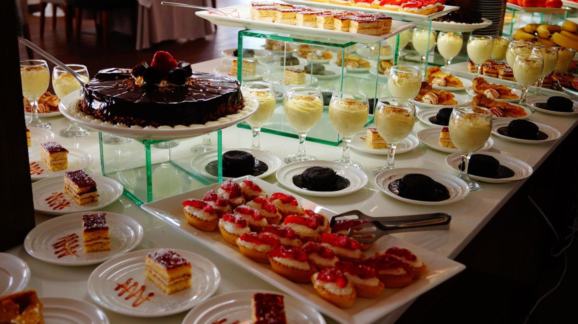 Lighthouse Golf & Spa Hotel Balçık Dış mekan fotoğraf A dessert buffet